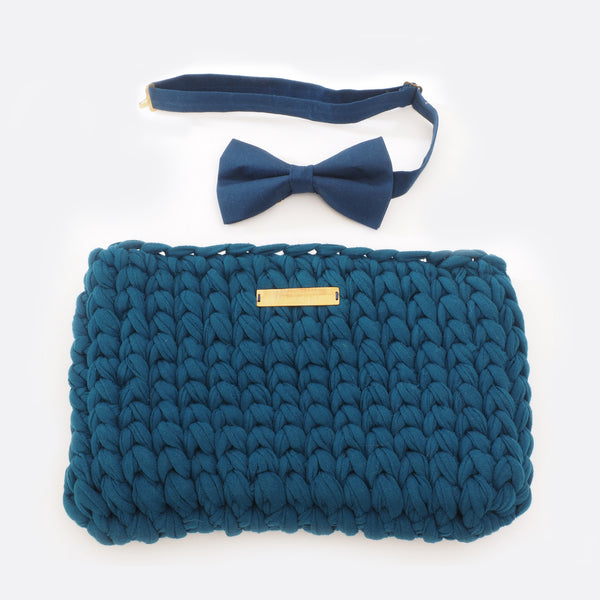 Picture of the big dark blue Battiayo clutch and the matching bowtie, which has the same color. Both products are made by wonderful women in Nepal. 