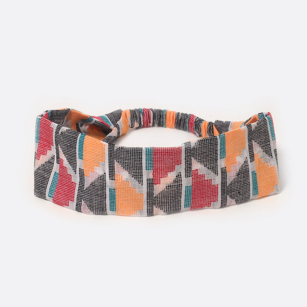 Top view of the Battiayo Pyramid headband. The handwoven traditional dhaka fabric is black and white. The dhaka fabric has a geometric pattern and is handwoven by amazing women. The pattern looks like little pyramids.