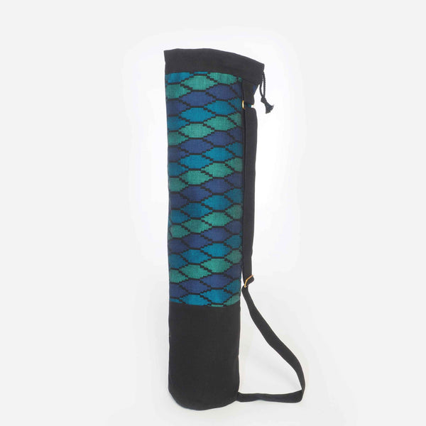 Back view of the Battiayo ,Deep Blue Sea’ yoga bag with handwoven dhaka fabric and canvas. The black shoulder strap is shown in the picture. The two brass buckles which help to change the length of the shoulder strap are shown.