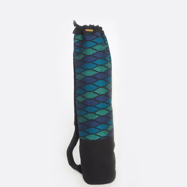 Completely closed yoga bag.